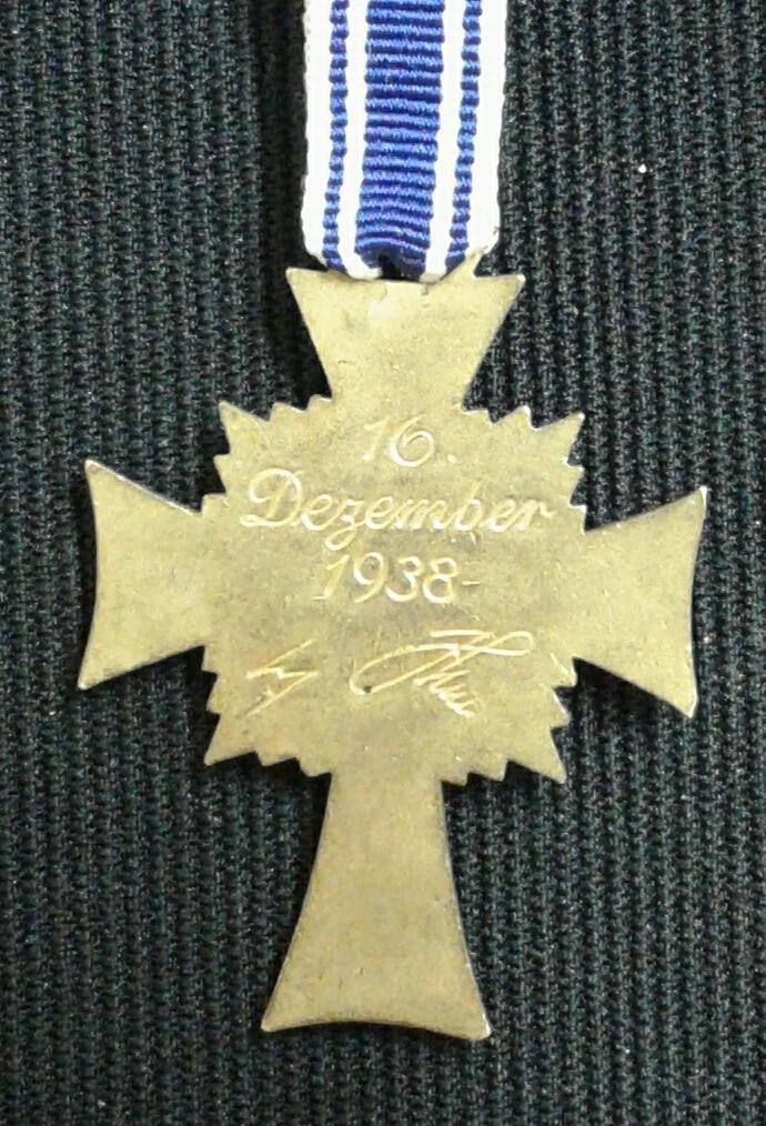WW2 German Mothers Cross in (GOLD)