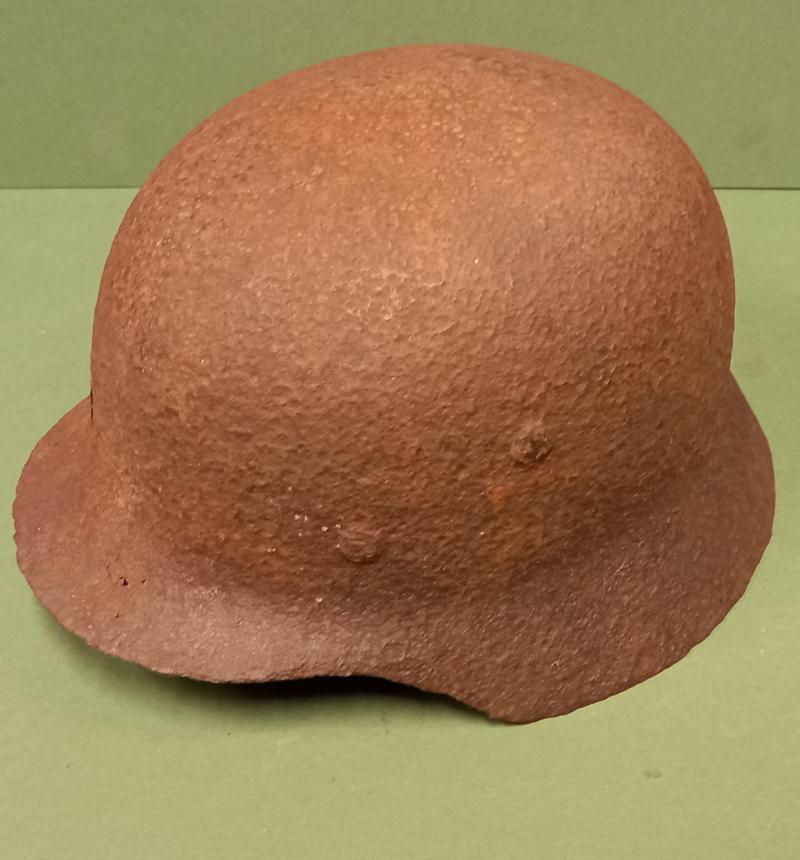 WW2 GERMAN  M-42 STEEL HELMET