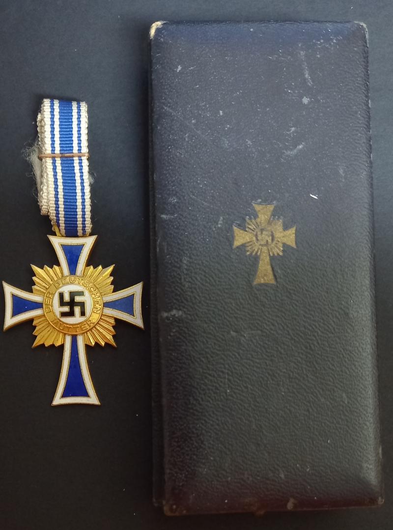 WW2 GERMAN CROSS OF HONOUR OF THE GERMAN MOTHER .