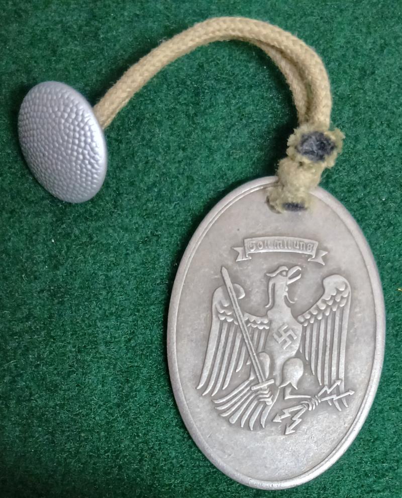 GERMAN WW2 POLICE BADGE OF THE PRUSSIAN MUNICIPAL CRIMINAL POLICE IN SIEGBURG